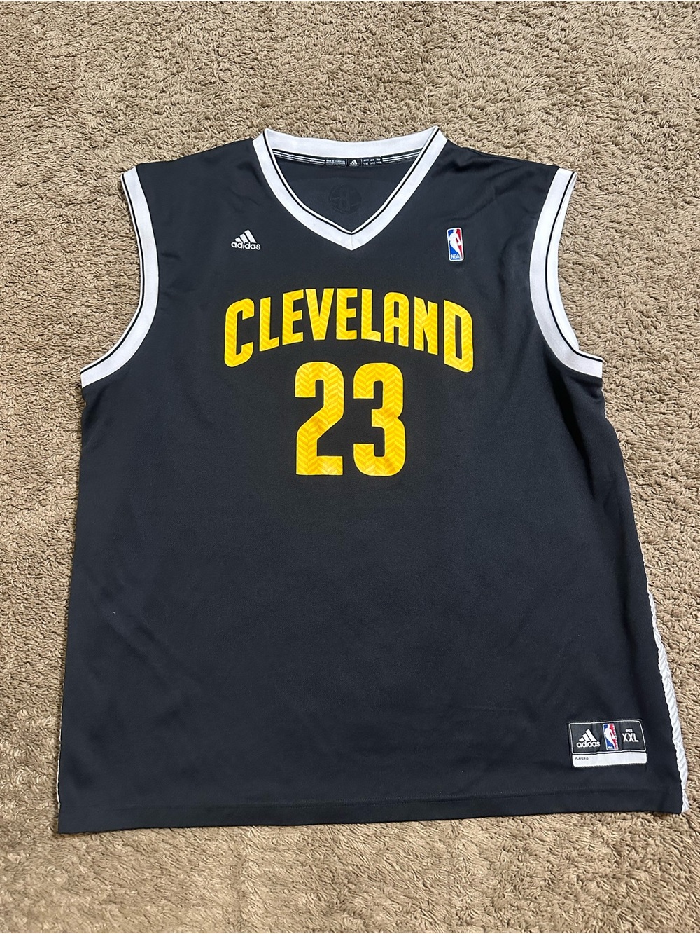 Vintage NBA Adidas Cleveland Cavilers “James” Jersey 00s size 2XL